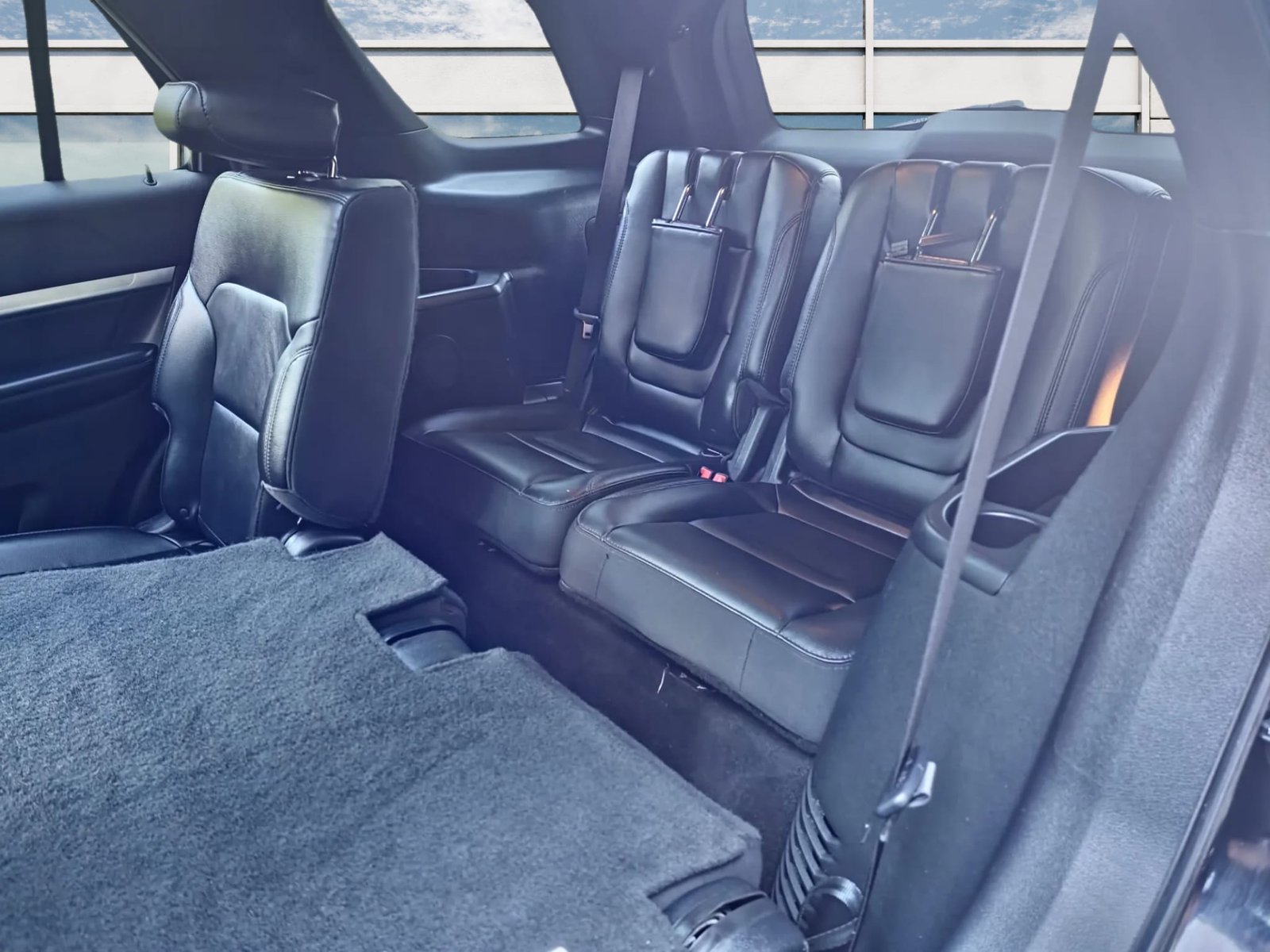 
								2017 Ford Explorer XLT full									