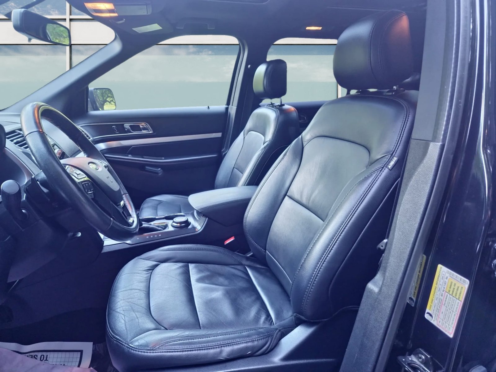 
								2017 Ford Explorer XLT full									