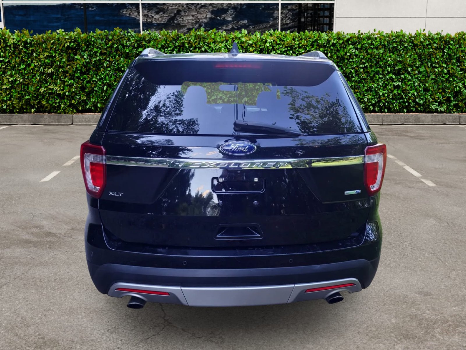 
								2017 Ford Explorer XLT full									