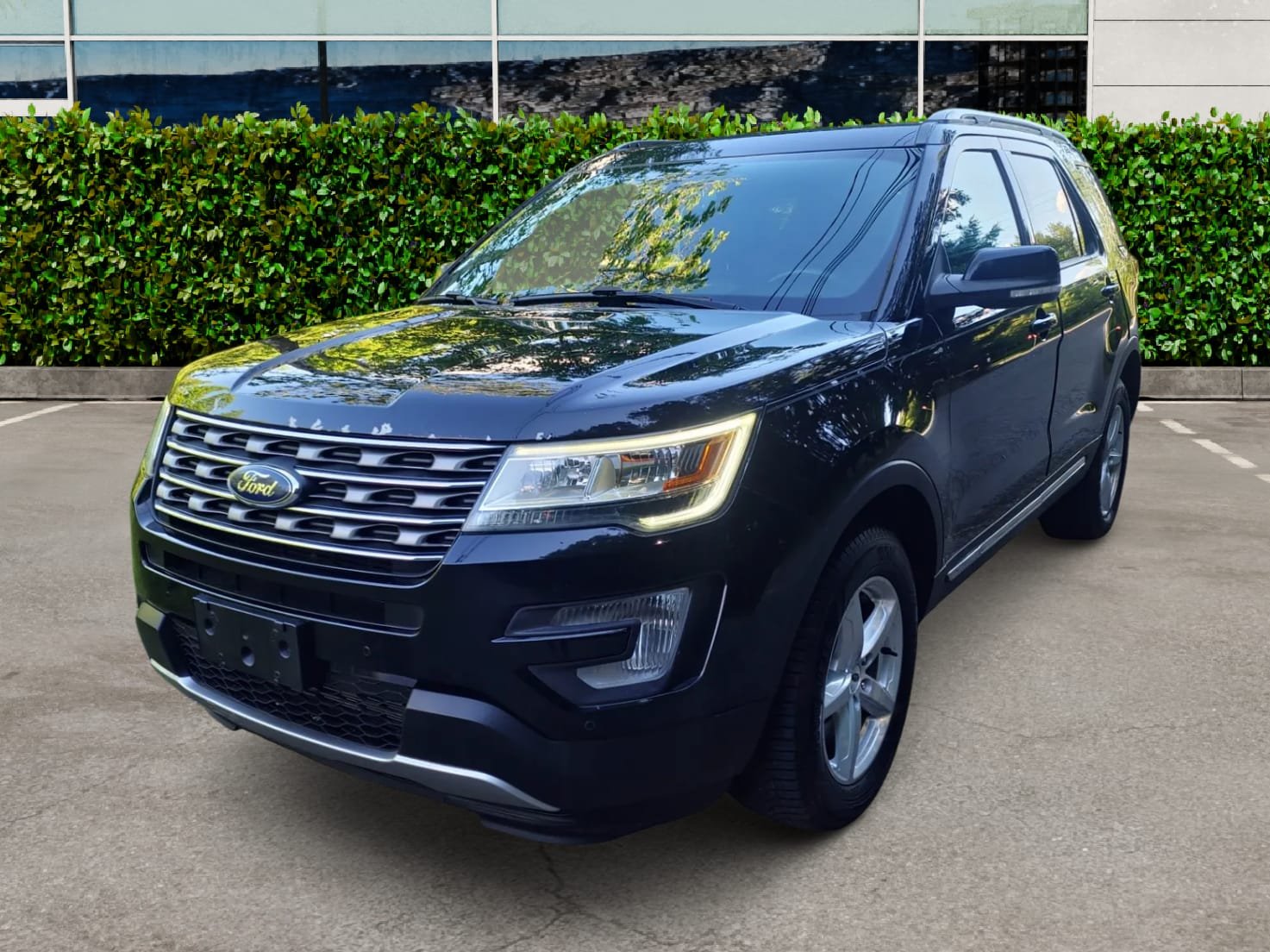 
								2017 Ford Explorer XLT full									