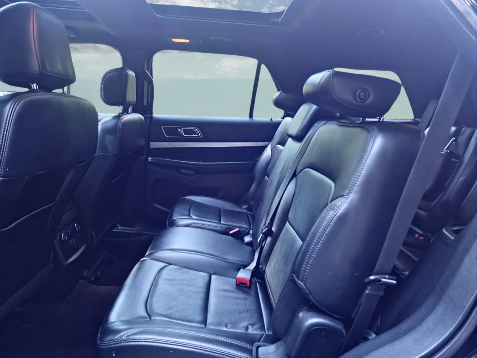 
								2017 Ford Explorer XLT full									